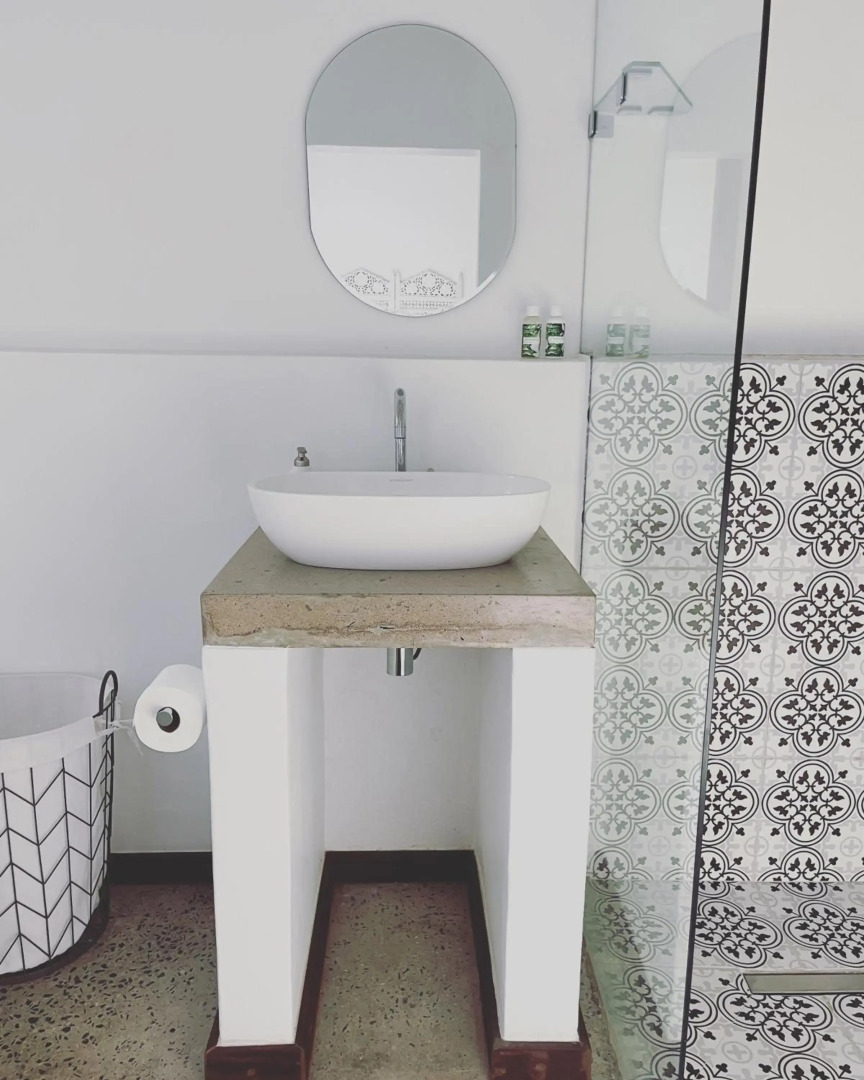 Dolphin Coast Doll House - quaint cottage close to the beach!