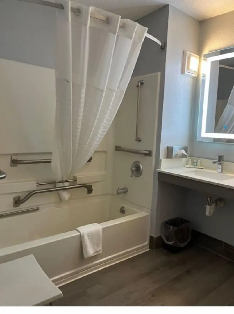 Super 8 Oneida Verona