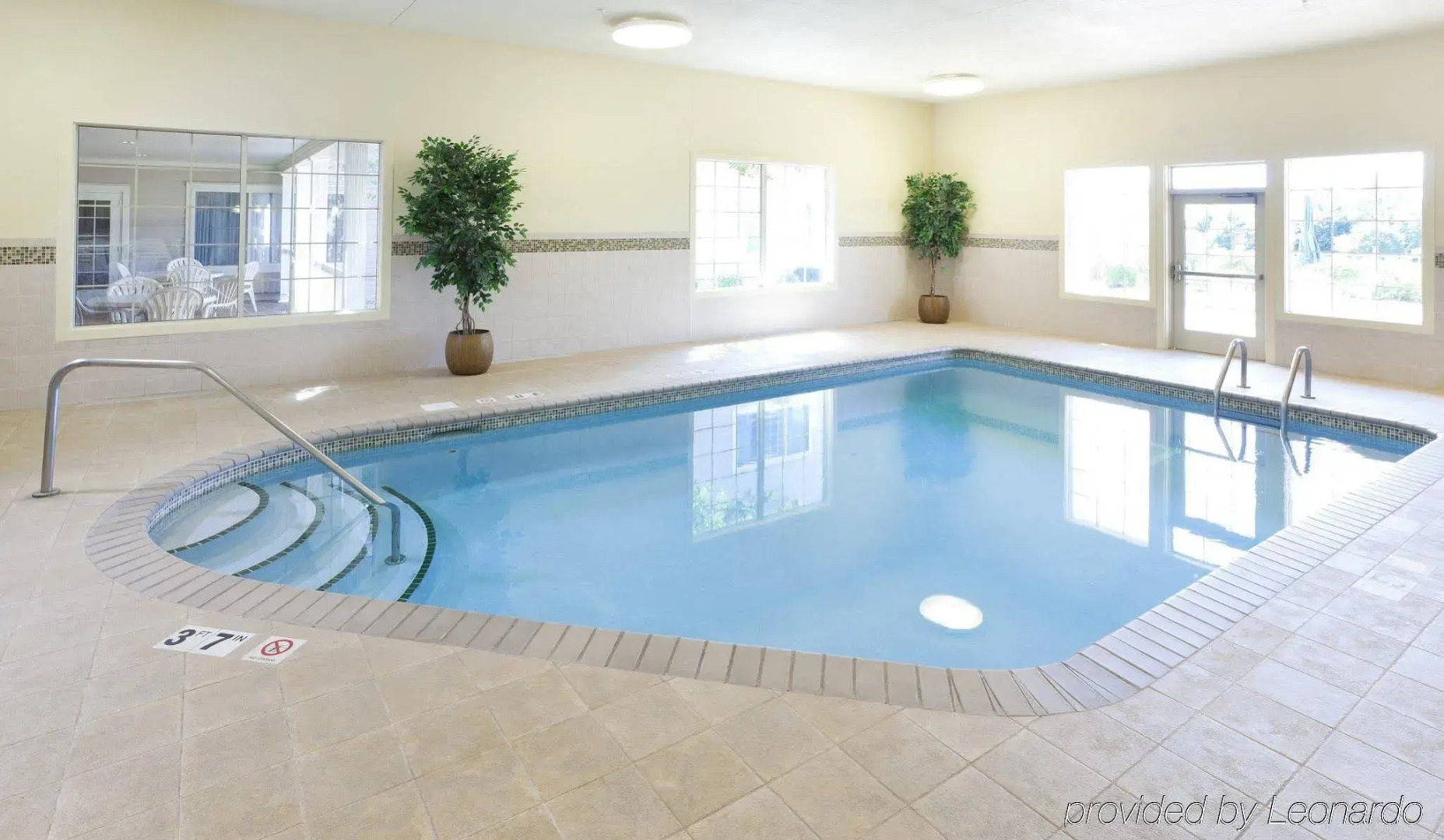 Country Inn & Suites by Radisson, Chanhassen, MN