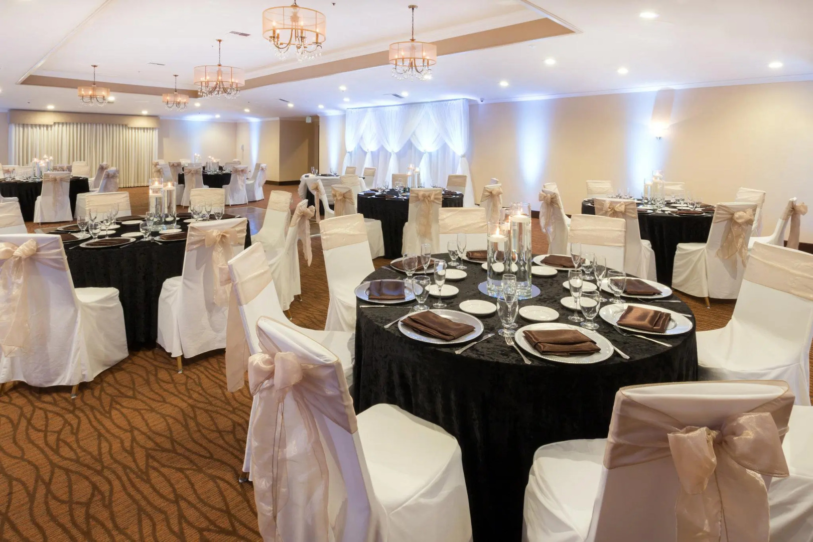 Holiday Inn Santa Ana Orange County Airport by IHG