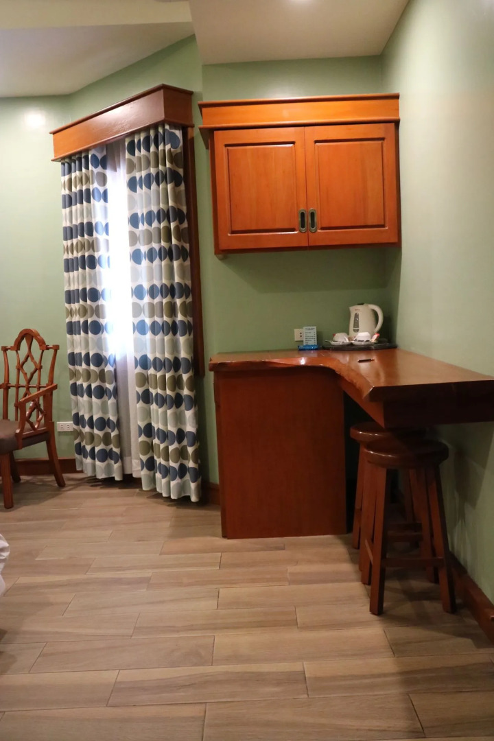 Paragon Hotel and Suites