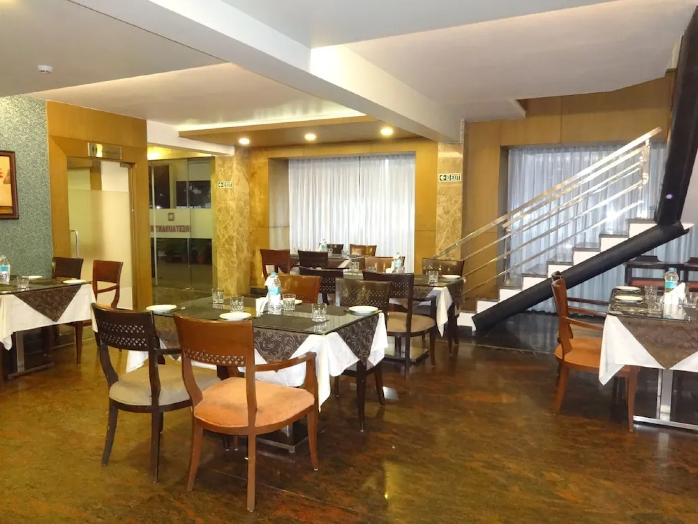 OYO Premium VIP Road