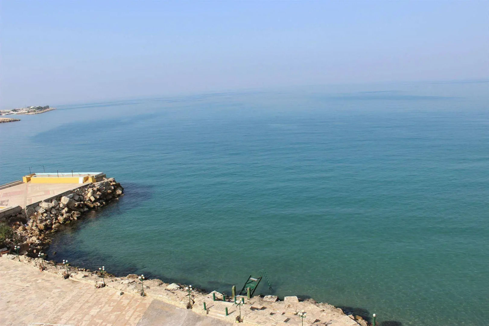 Holiday Suites Hotel And Beach