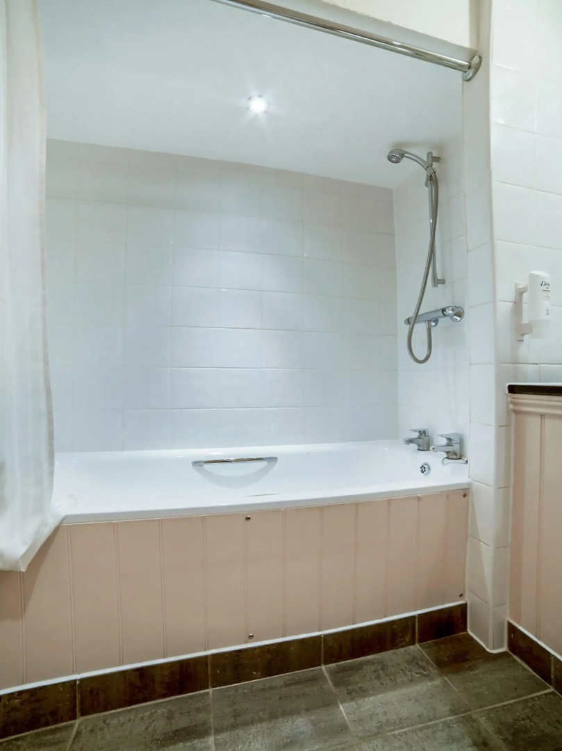 OYO The Bridge House Hotel