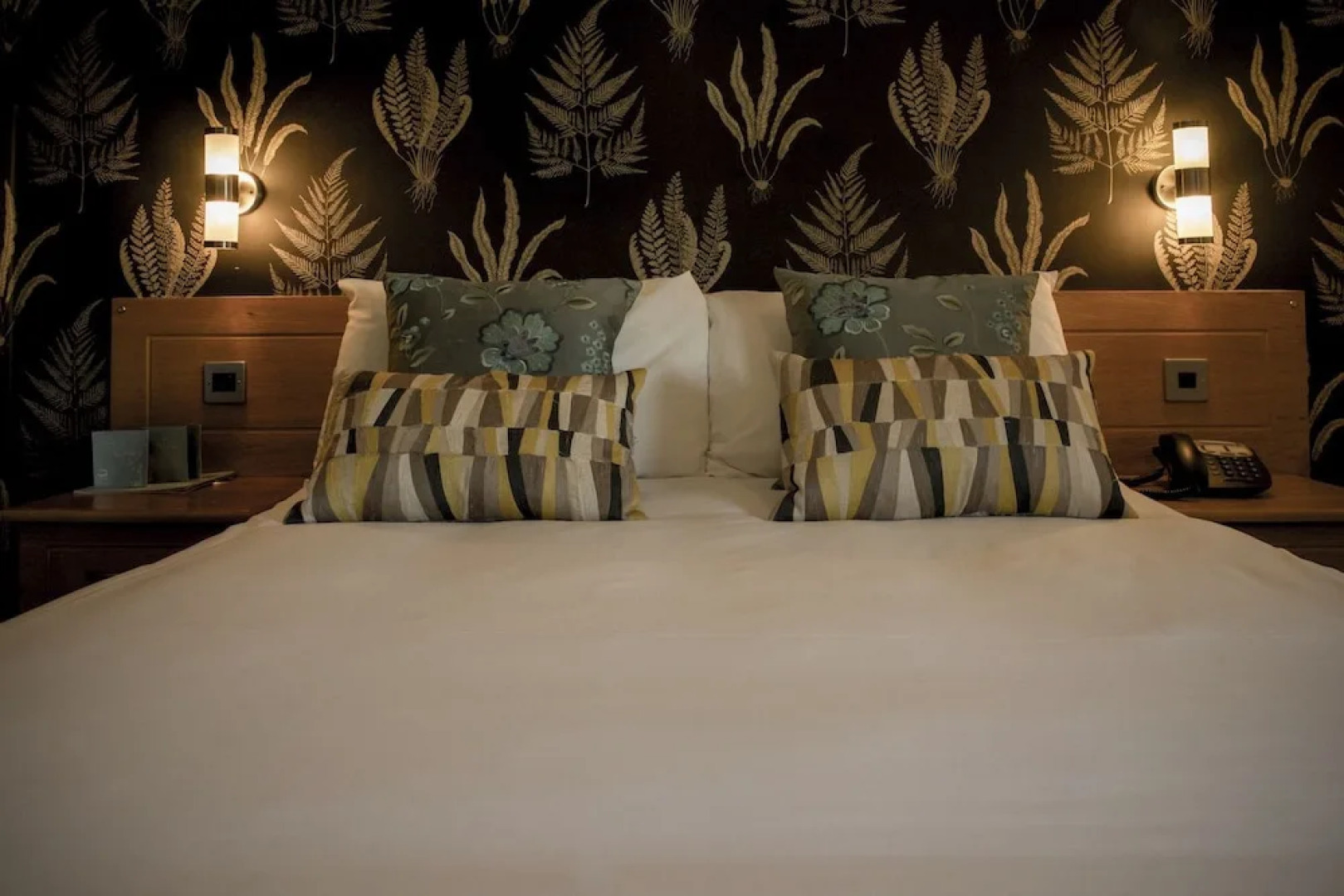 Shard Riverside Hotel, Bar & Restaurant