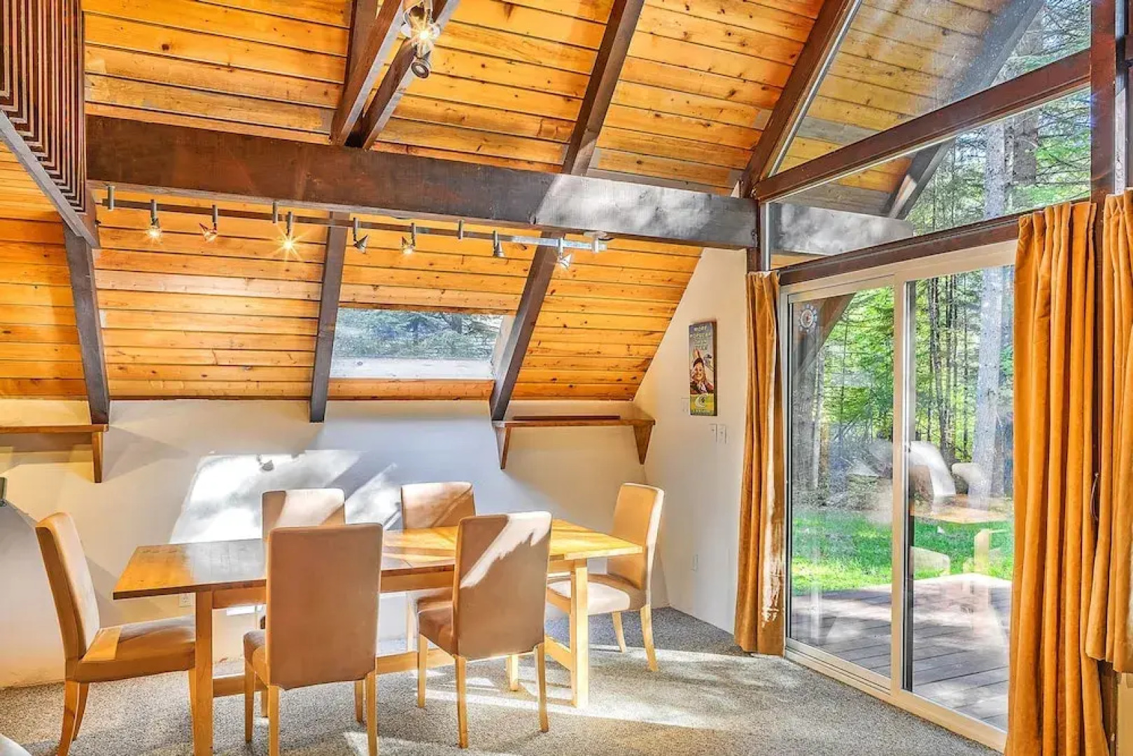 Four Stone Lodge Near Mt Rainier