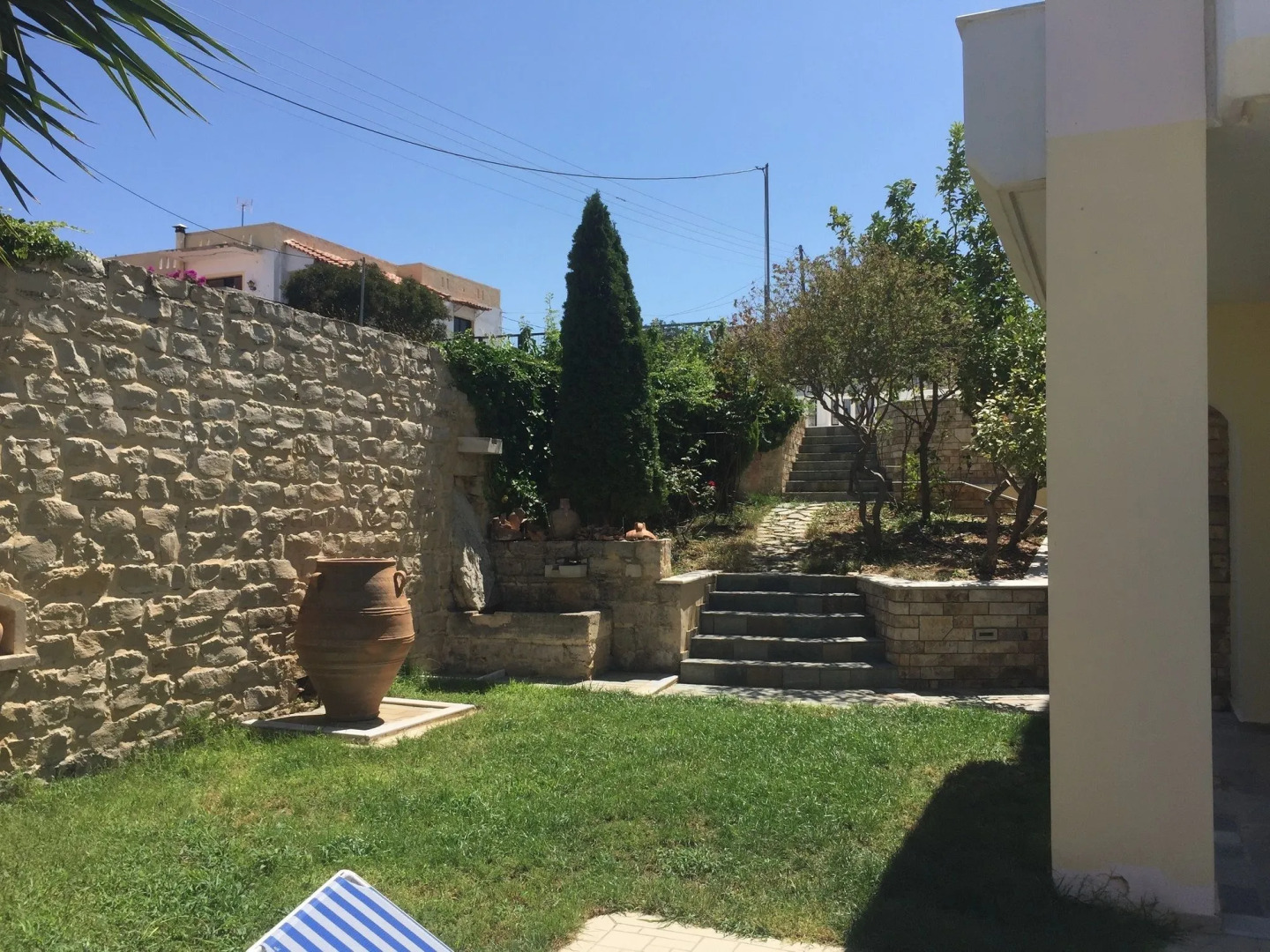 Dim Art Traditional Villa