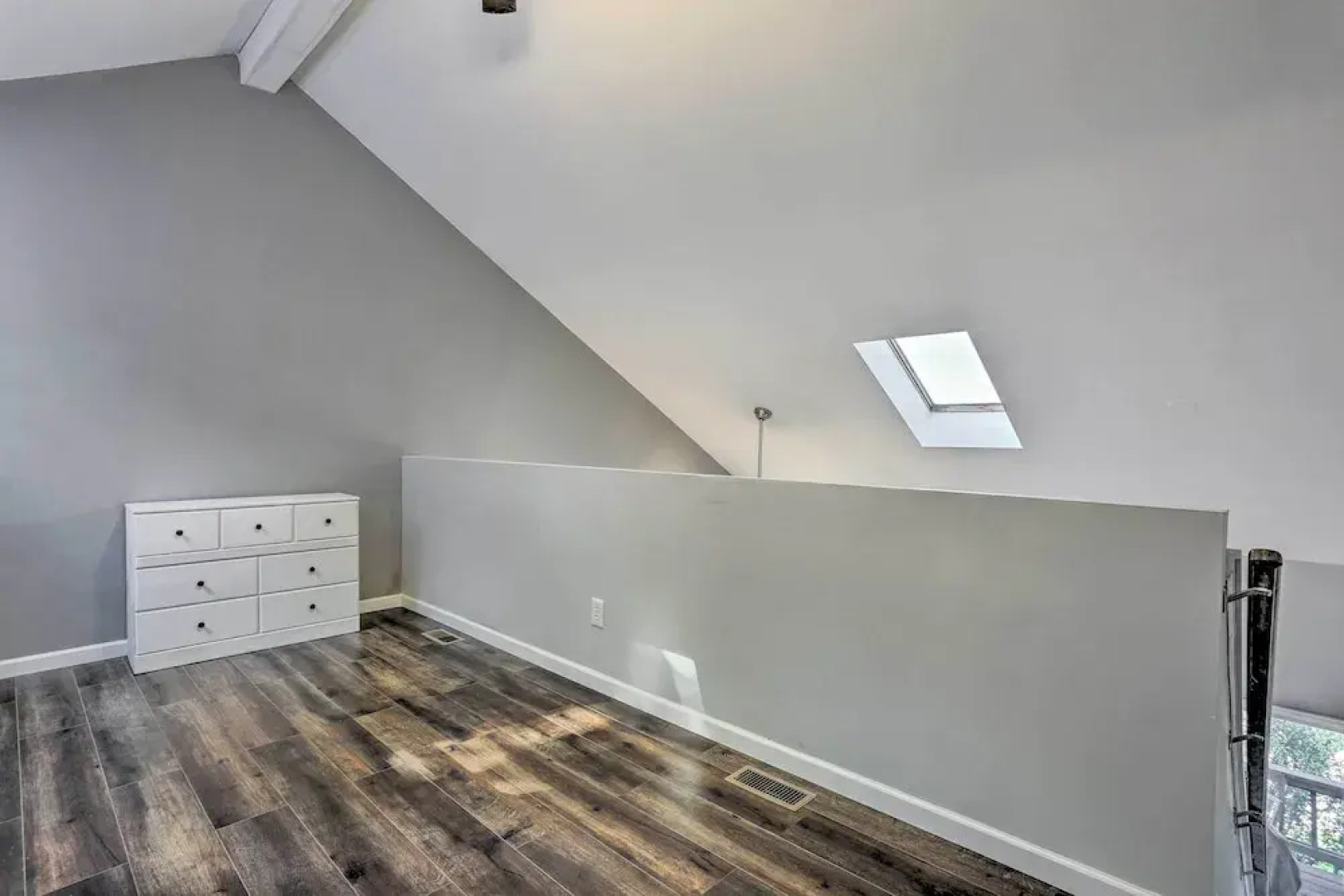 2 Mi to Waterpark: Vernon Township Gem w/ Balcony