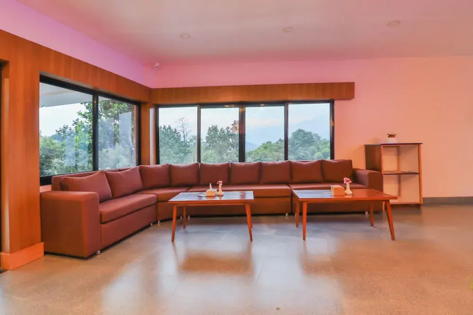 Capital O 653 Seven Lakes Resort