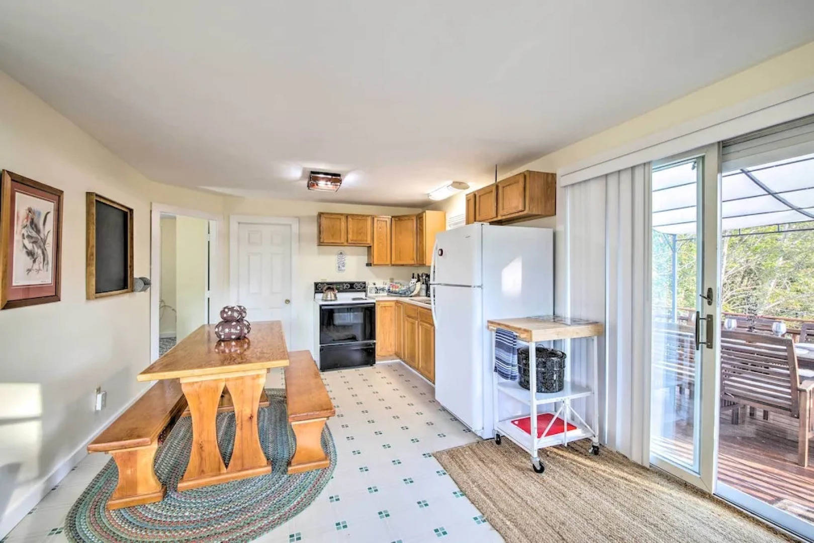 Boothbay Apt w/ Furnished Deck ~ 1 Mi to Bay