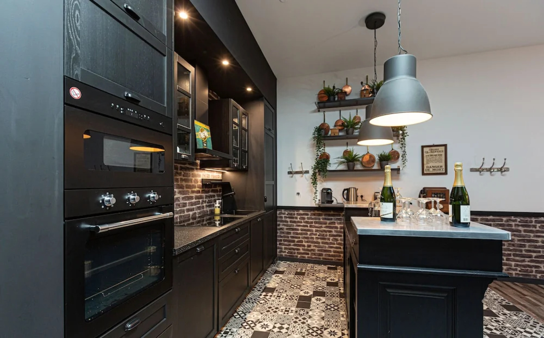 La Maison Devant La Prairie