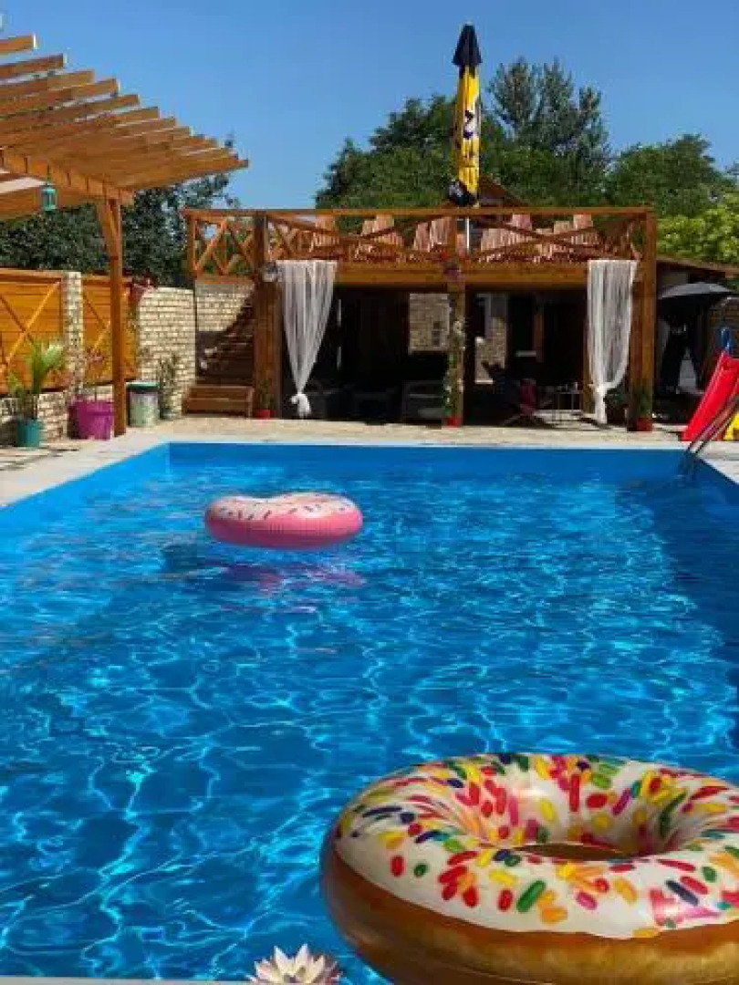 Roadside Restaurant & Caffe Bar