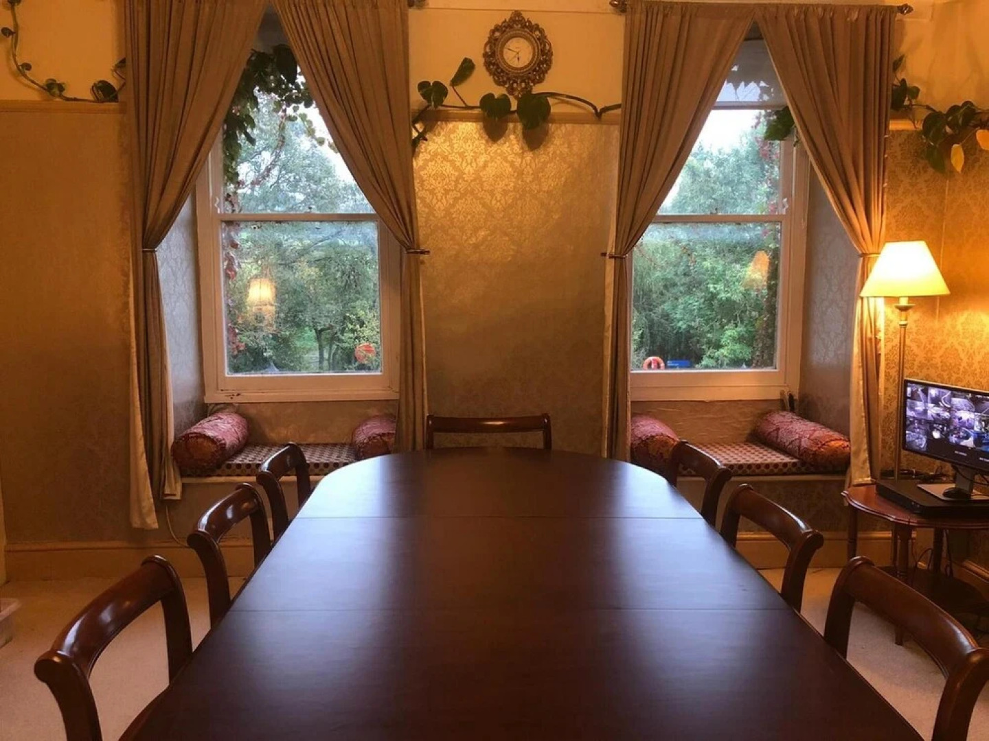 Beautiful 2BD Flat Outstanding Views Near Bath