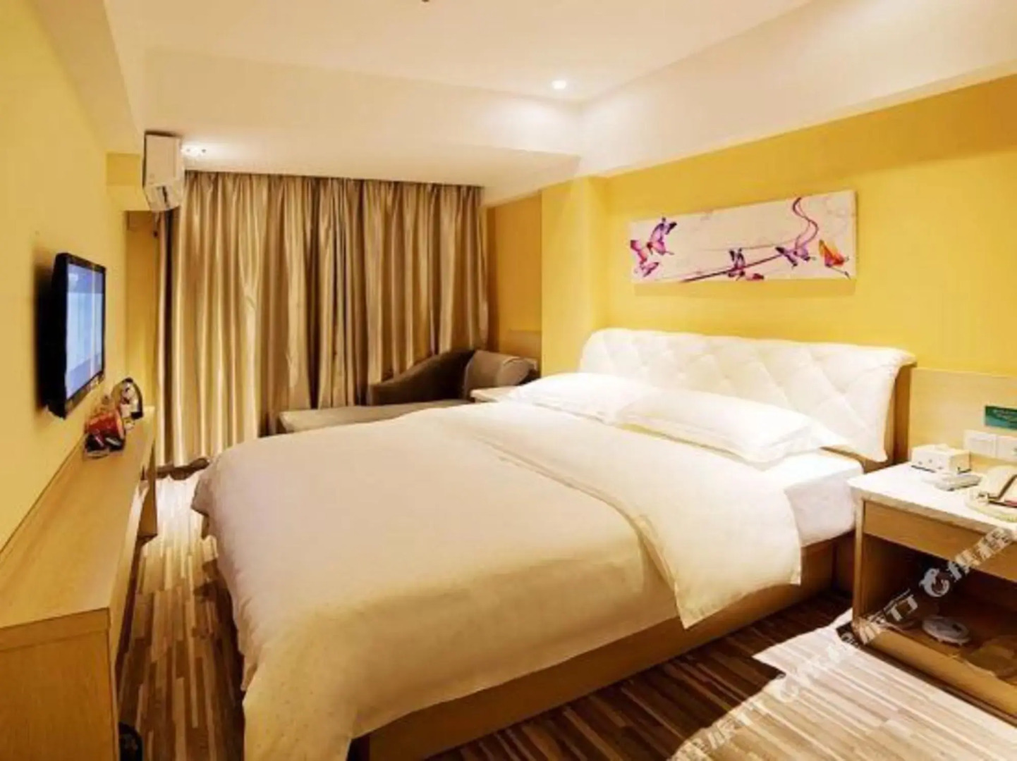 Unitour Hotel (Nanning Dongge Road Chaoyang Square Subway Station)