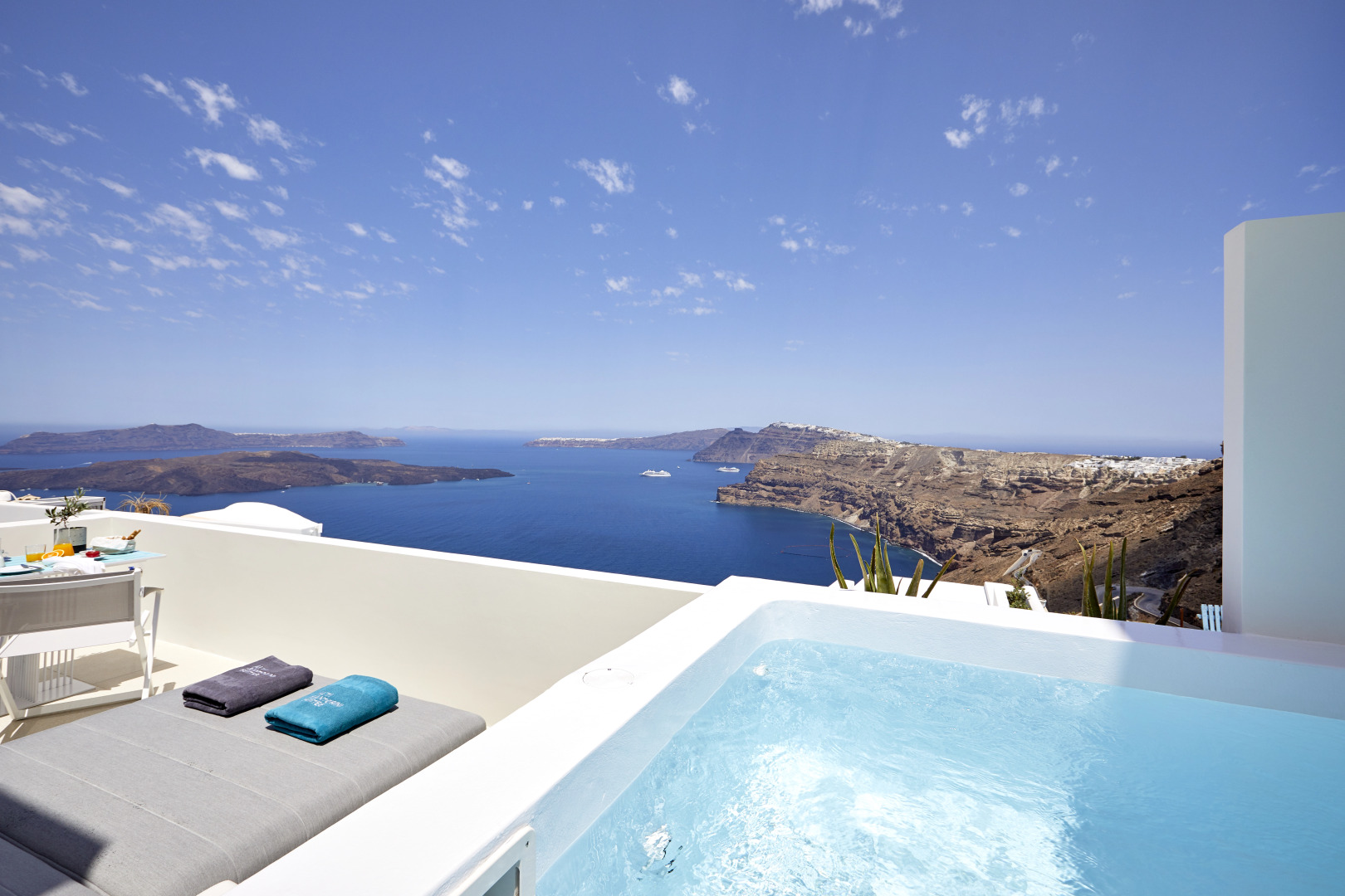 Alti Santorini Suites