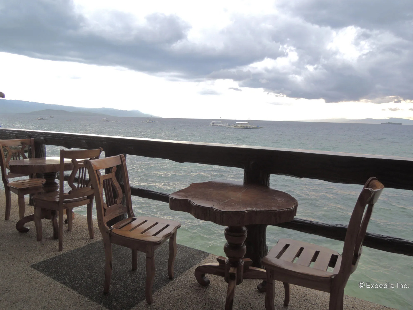 Love's Beach and Dive Resort