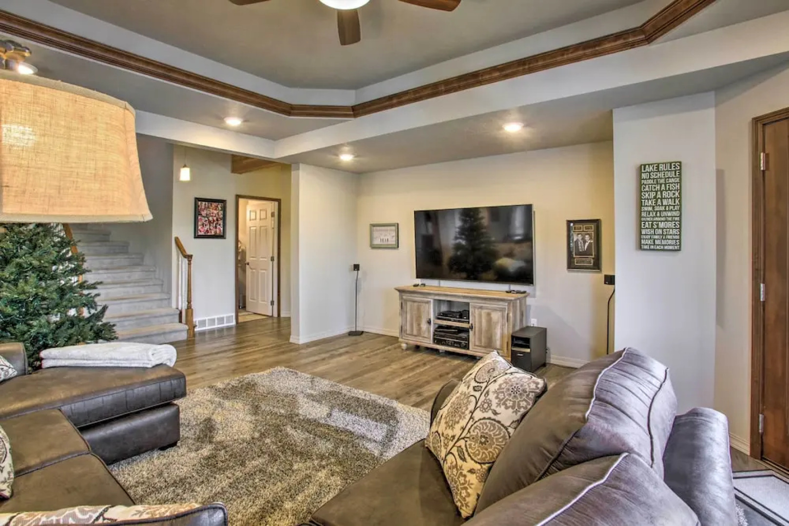 Luxurious Liberty Lake Hideaway w/ Hot Tub!