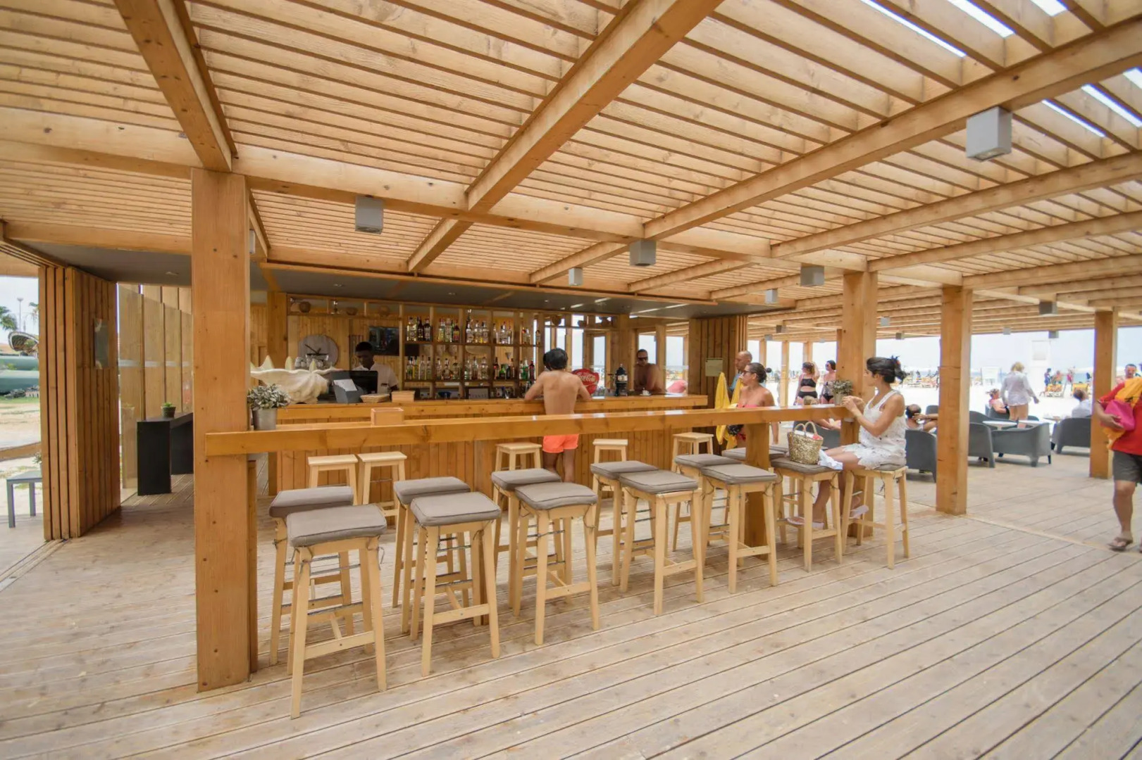 Hotel Oasis Salinas Sea