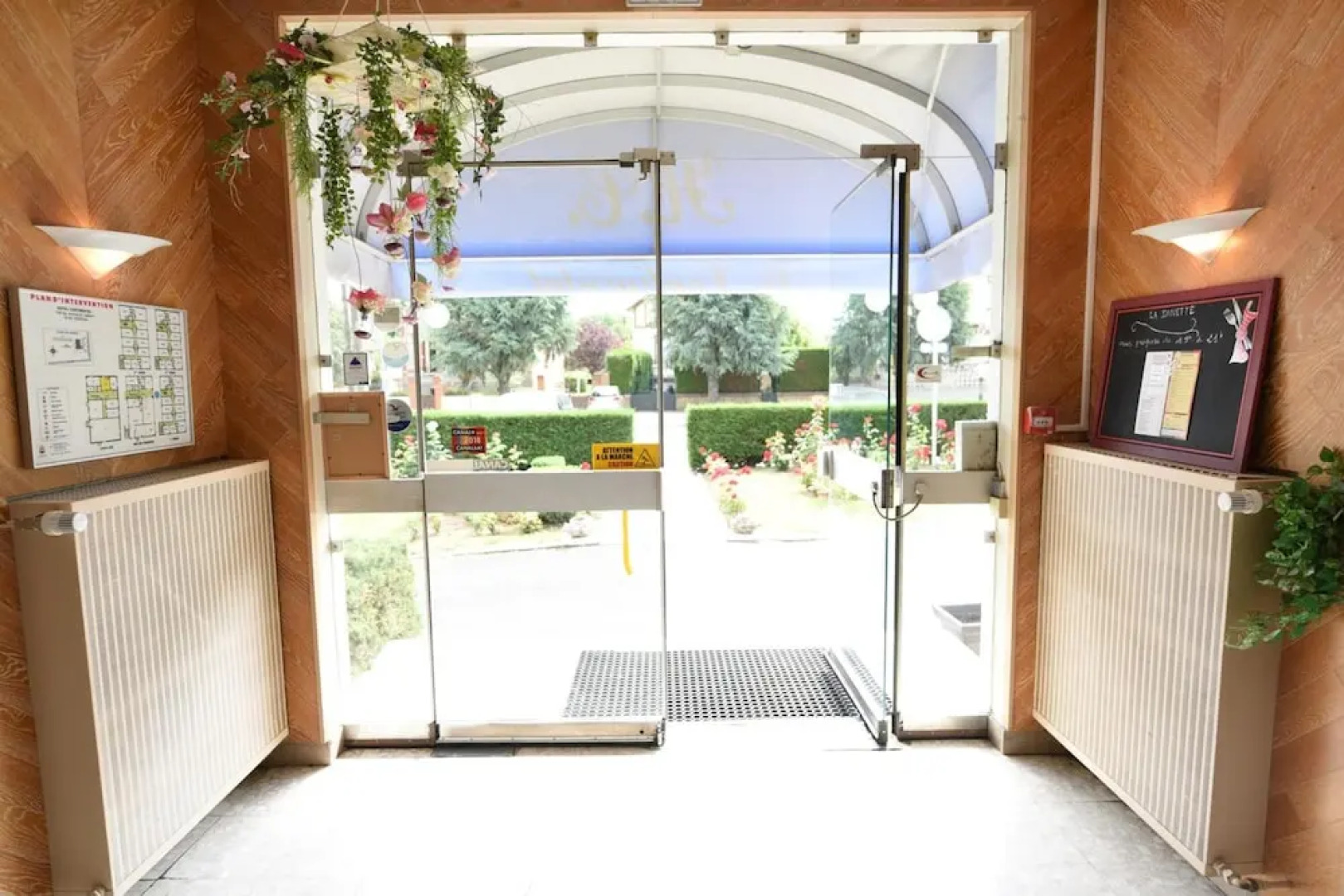 Hotel Continental - Contact Hotel