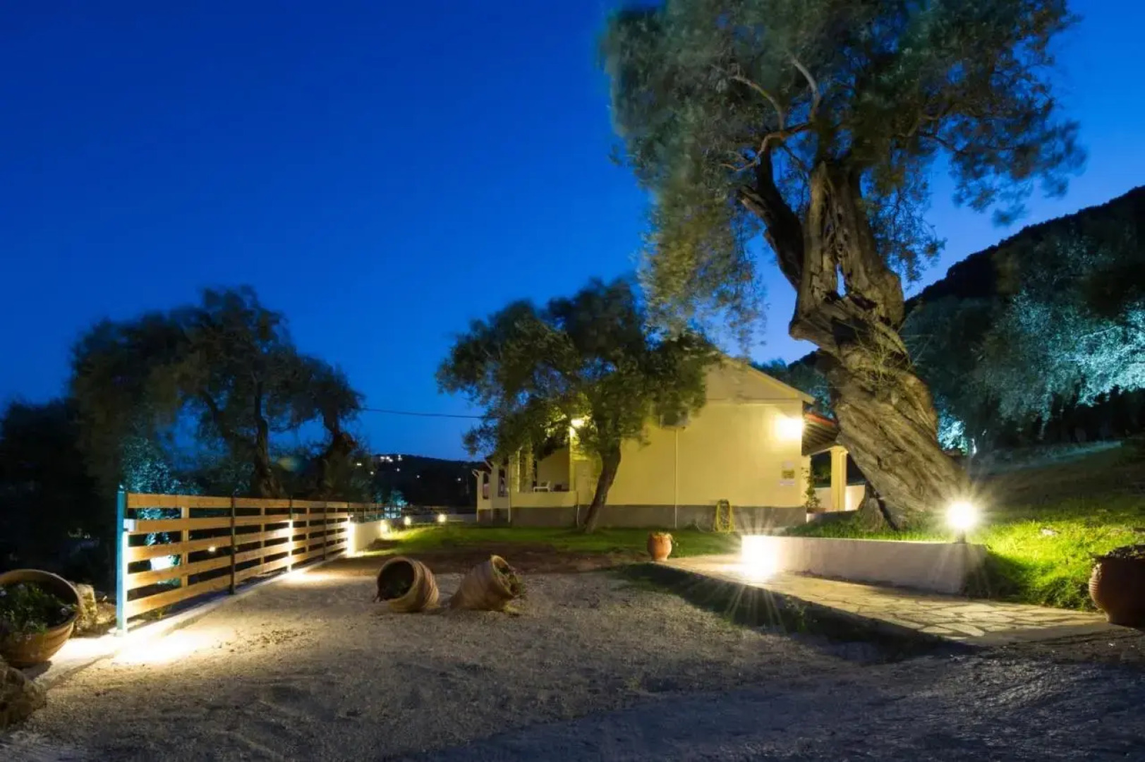 Renata Rooms & Studios