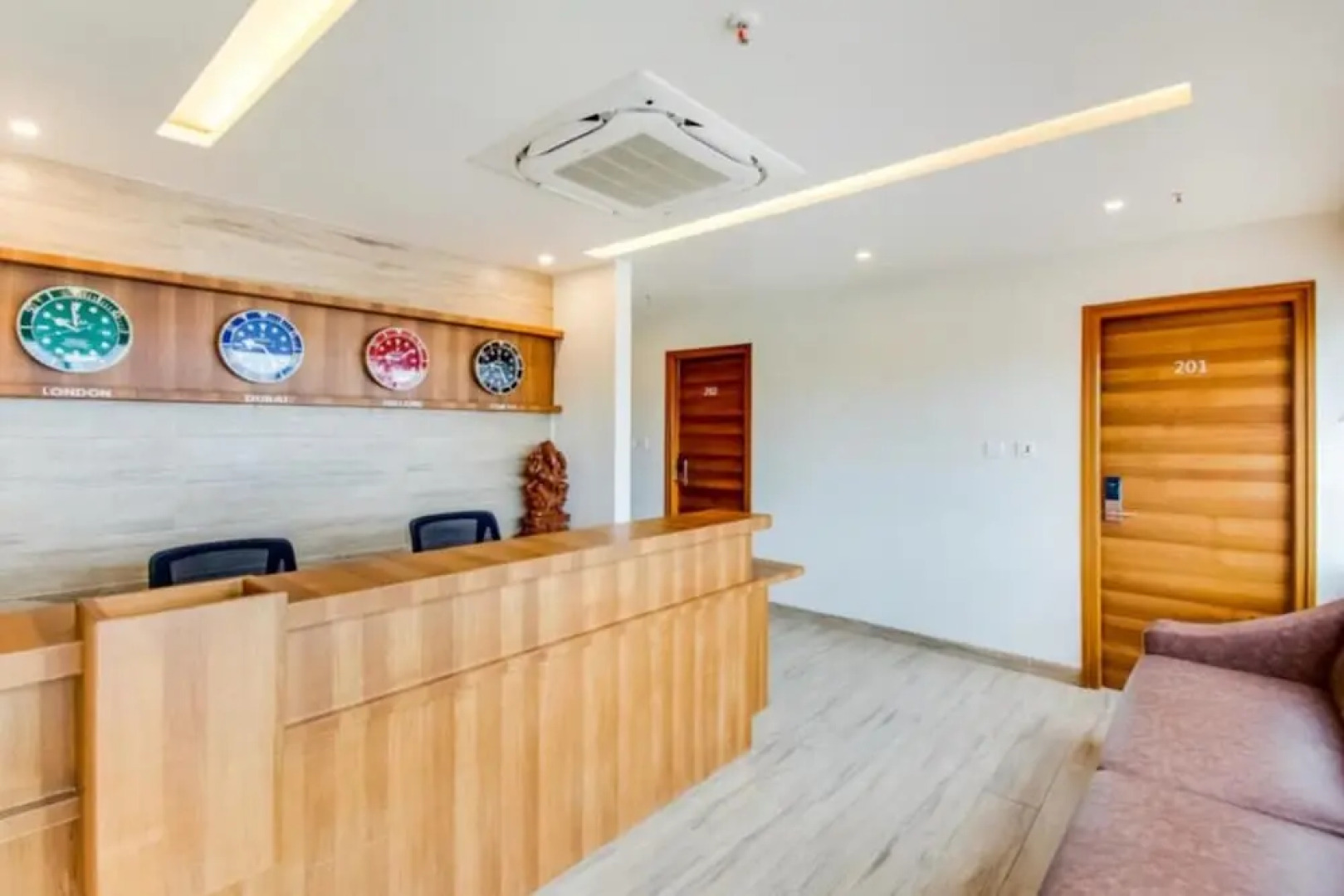 Capital O 62639 Inn The Centre