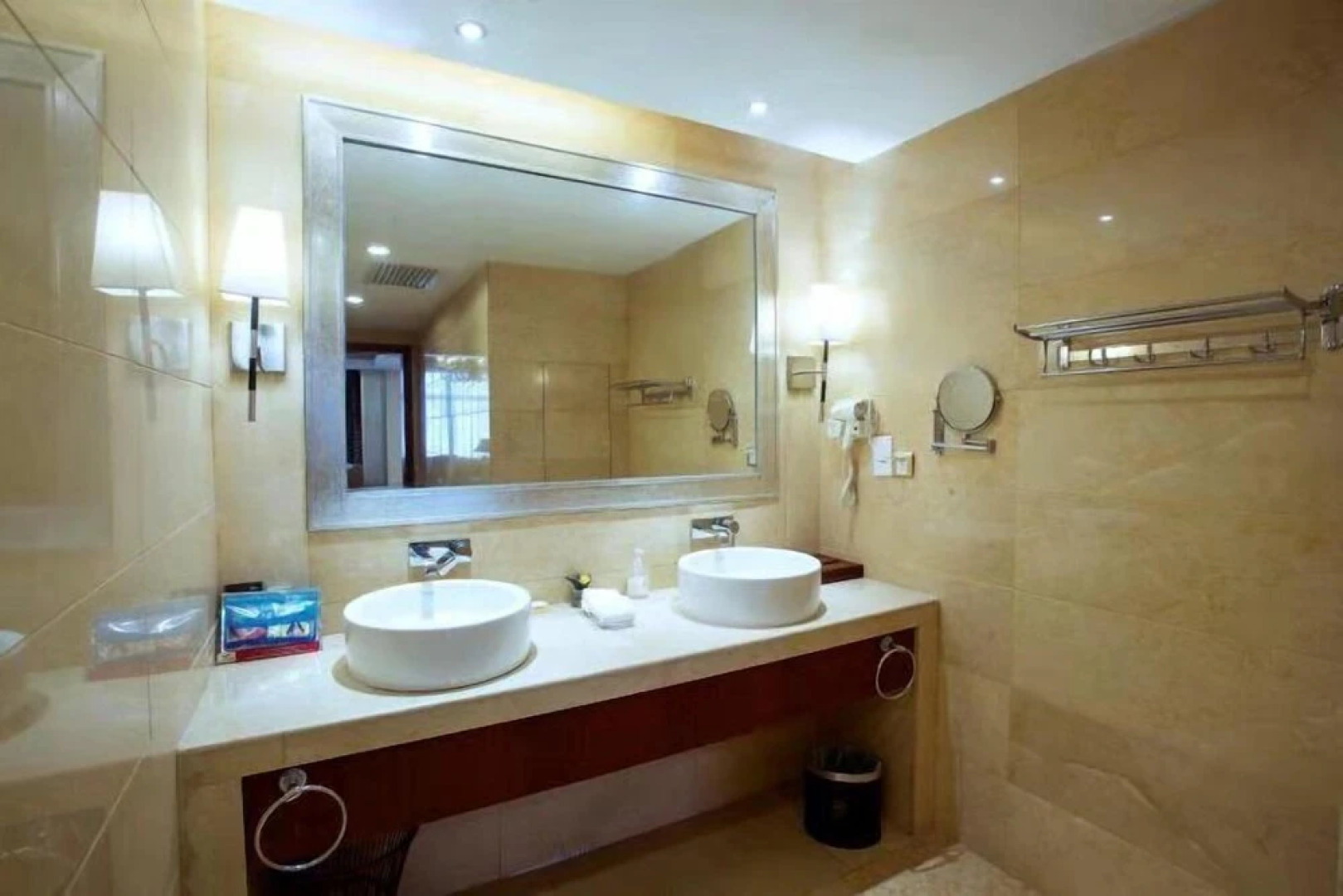 Yiyang Huatian Hotel