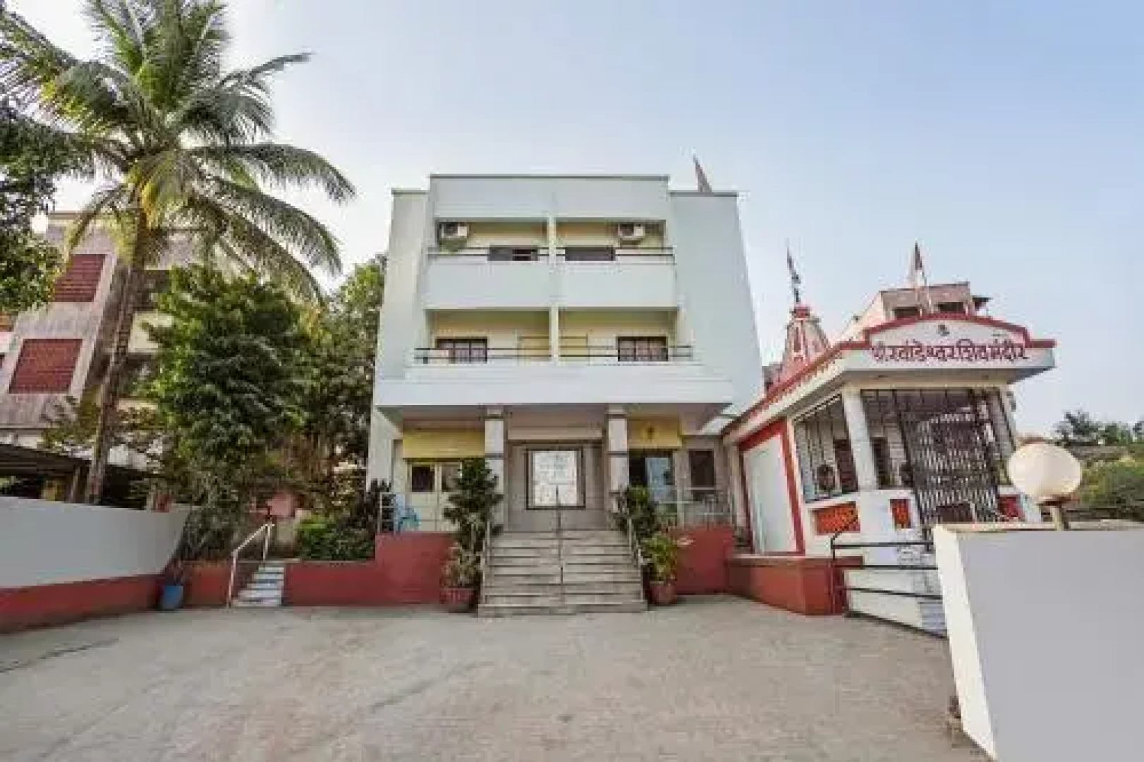 Oyo 24889 Prabhat Plaza