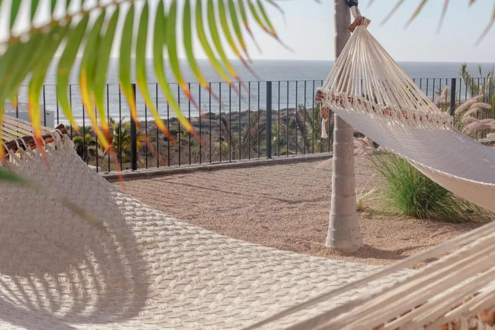 Topia Retreat - Surf Suite Sur