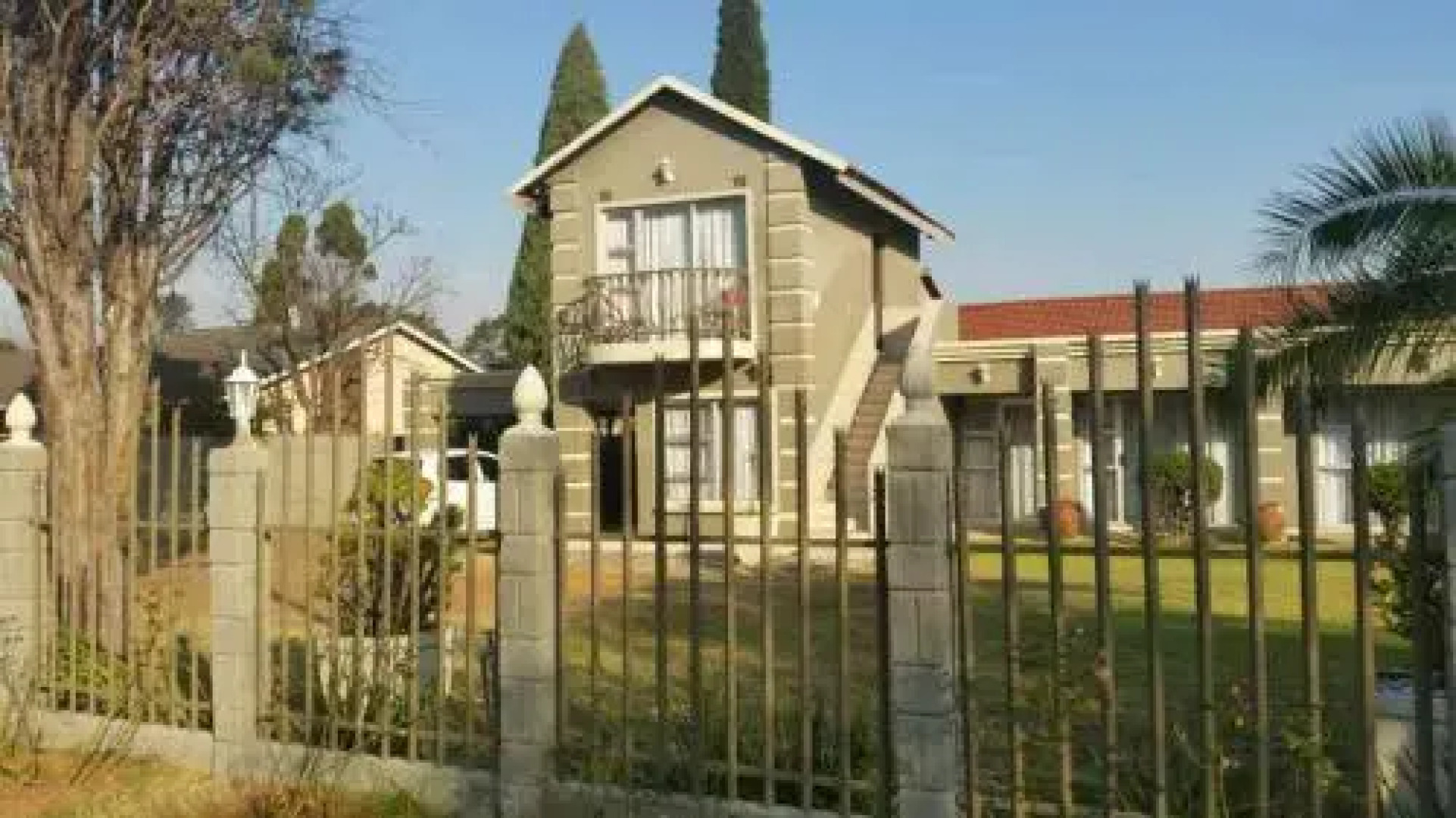 Rolls Royce Guesthouse & B&B