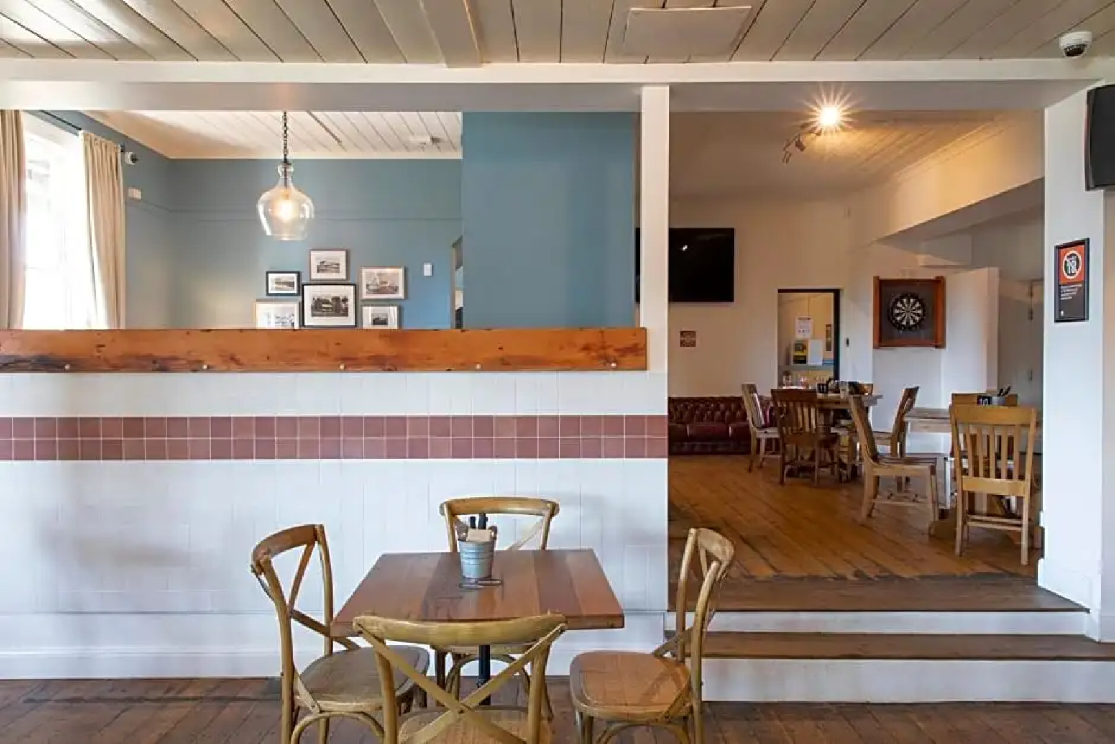 Robertson Public House