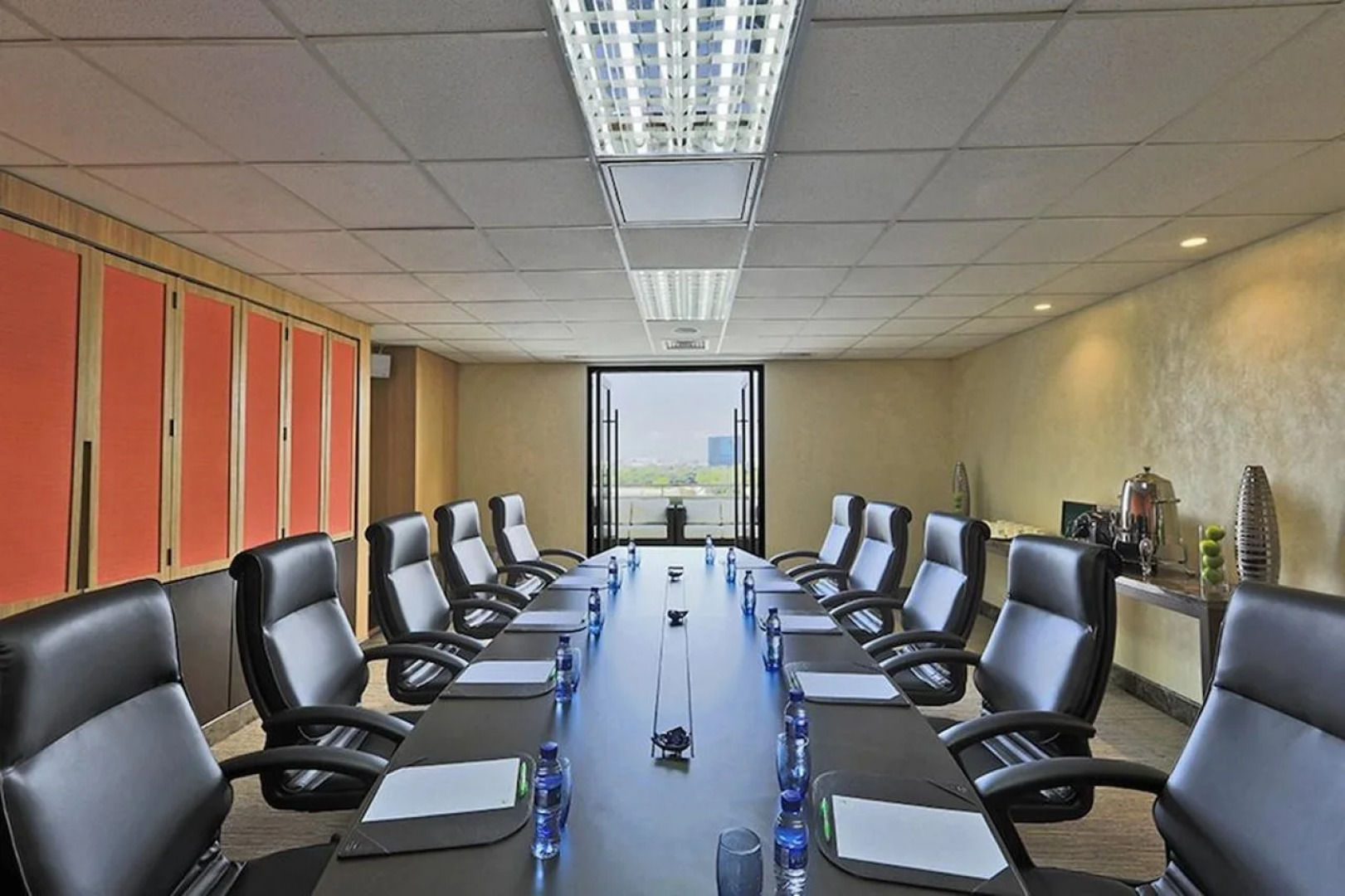 Holiday Inn & Suites Makati by IHG