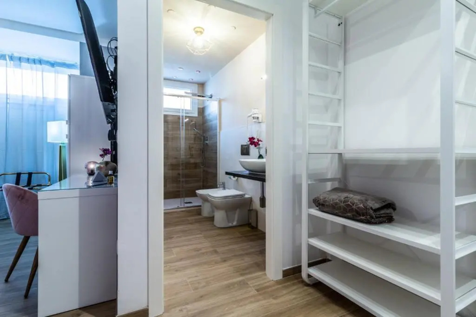 4 Star Bologna Train Station - Self Check-In