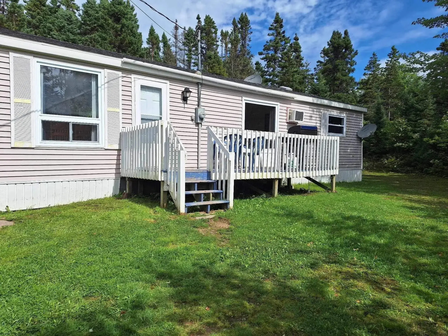 Sea Breeze Cottages & Motel