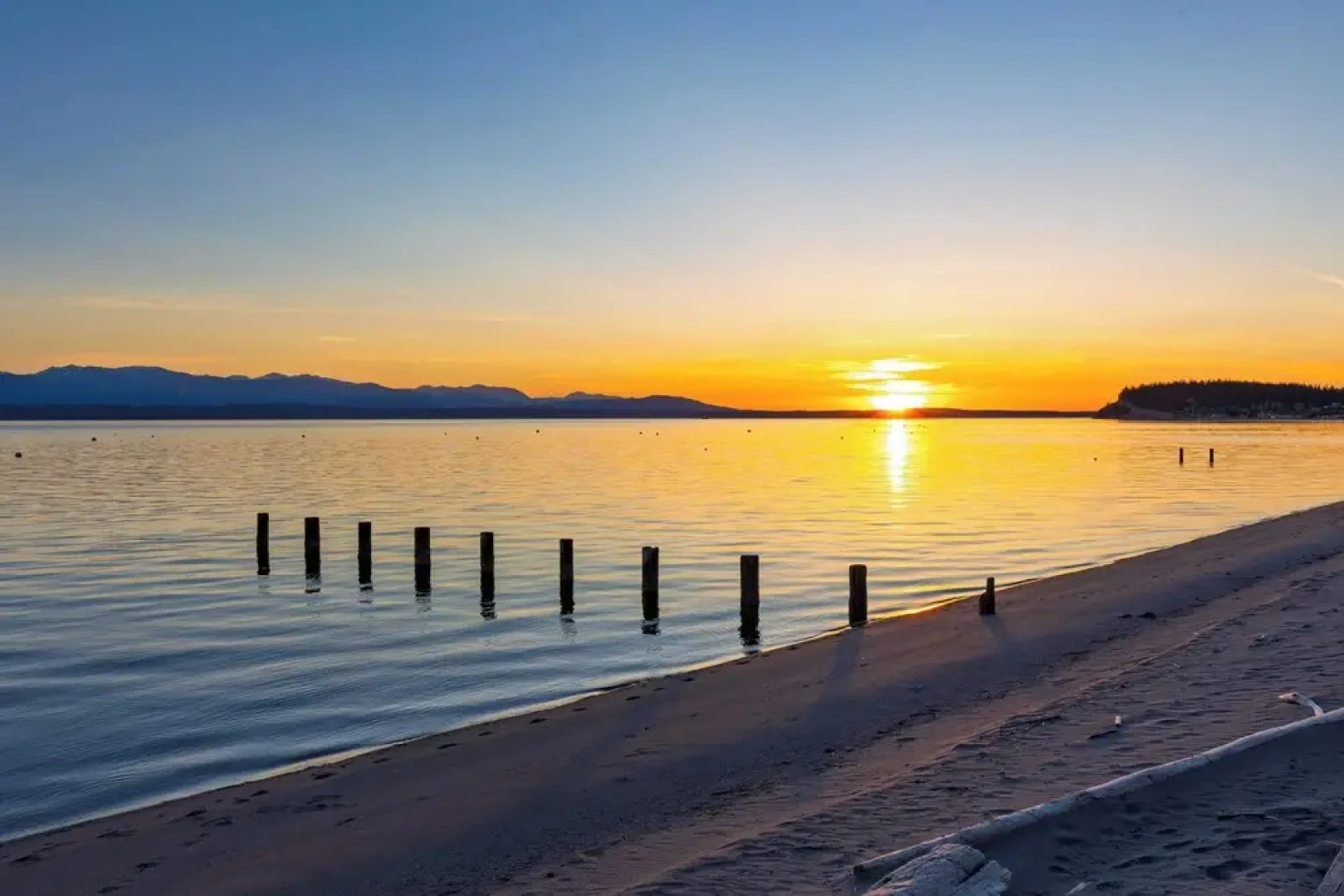 Cozy Whidbey Island Stay Steps on the Beach Fireplace, Bbq, Near Trails
