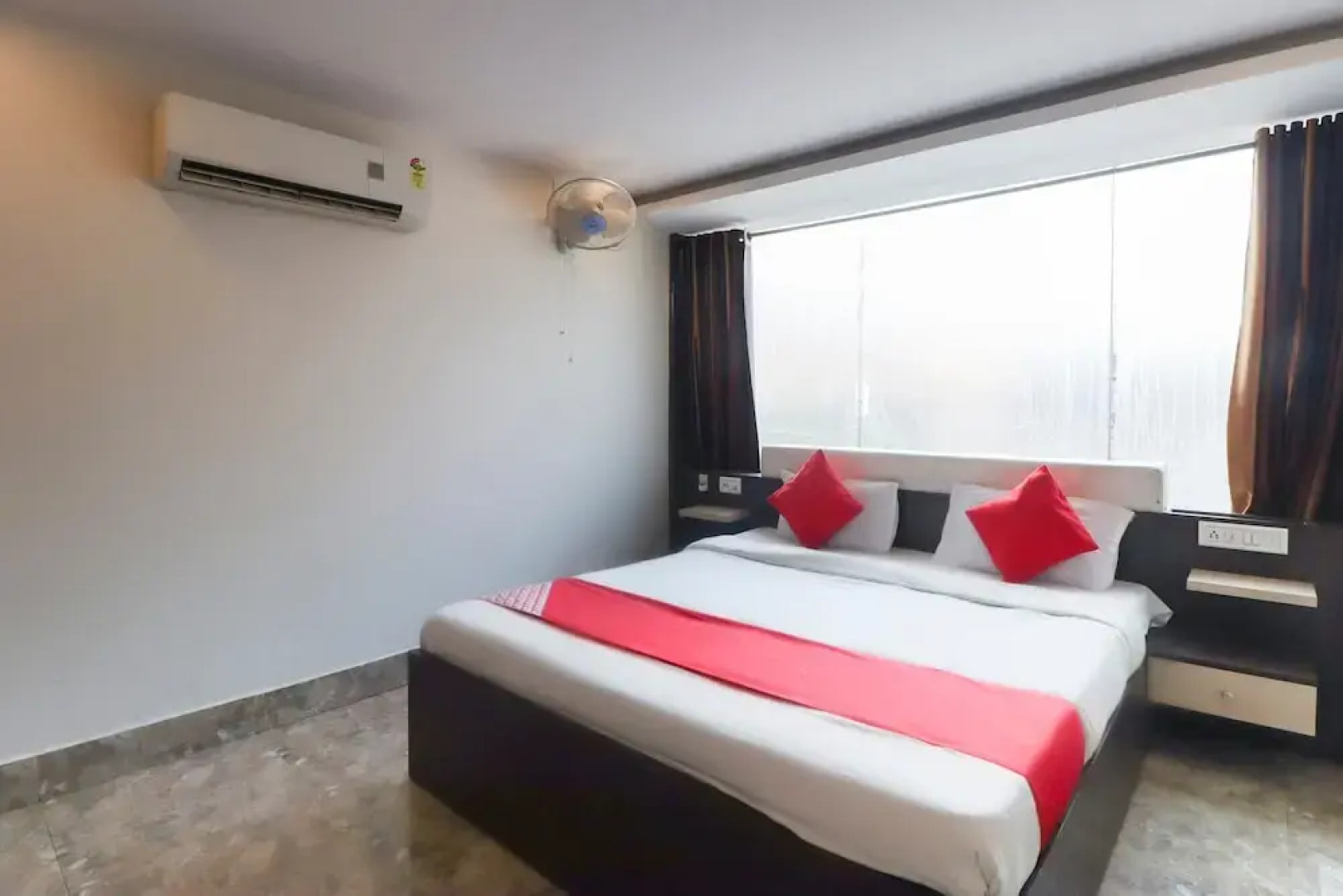 OYO Flagship 4989 The Welcomme Inn