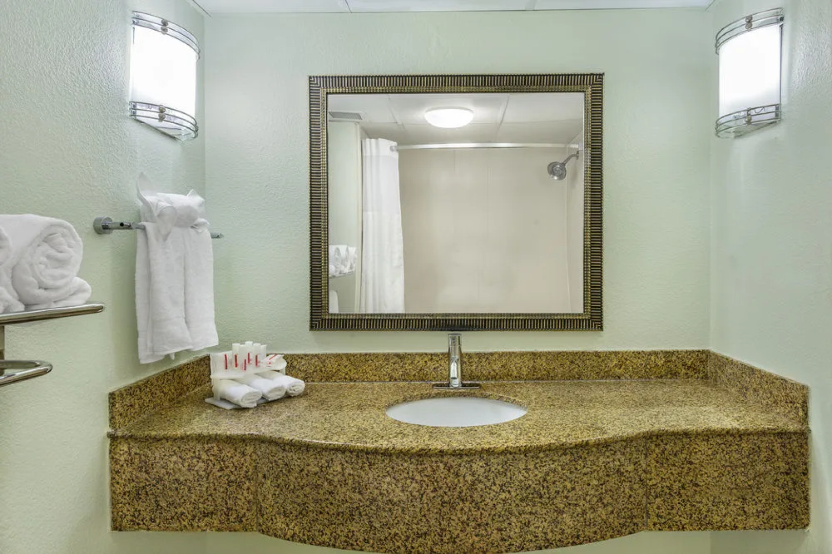 Days Inn & Suites South Boston