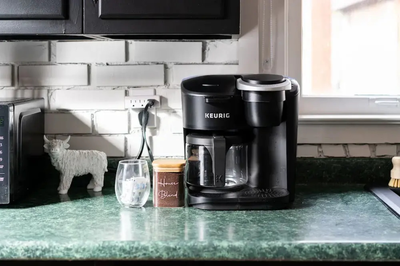 Prime Location Top Rated Clean Parking Free