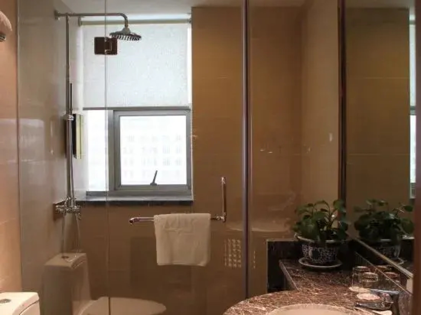 Universal House Haiyi Hotel