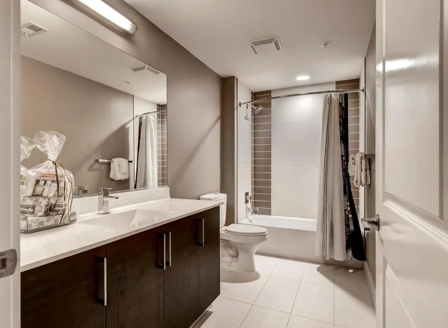 Global Luxury Suites at Metropolitan North