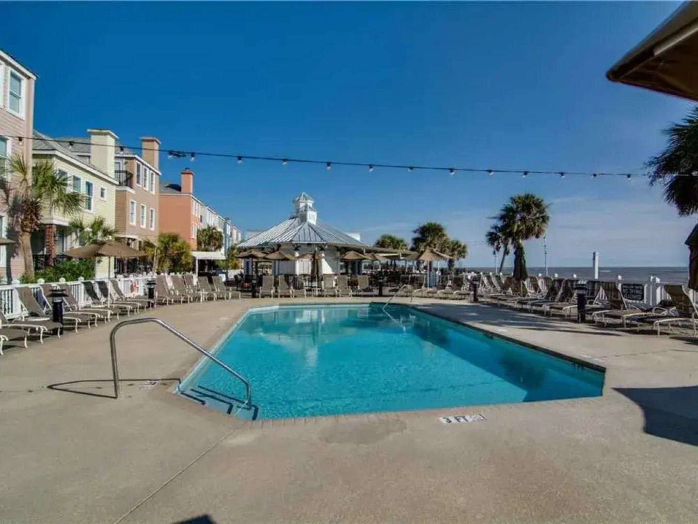 Grand Pavilion Seaside 83 by RedAwning