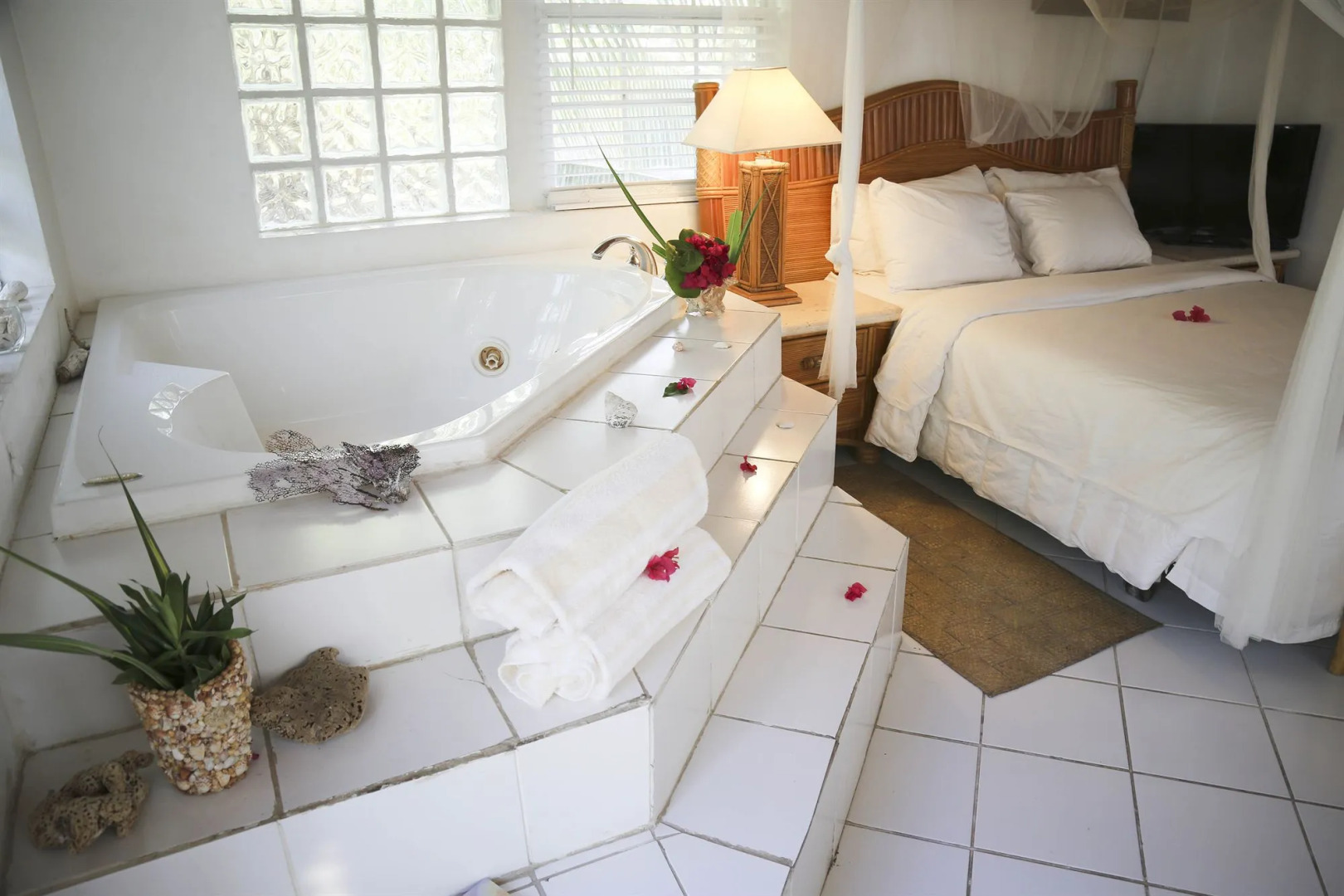 Tingum Village Hotel