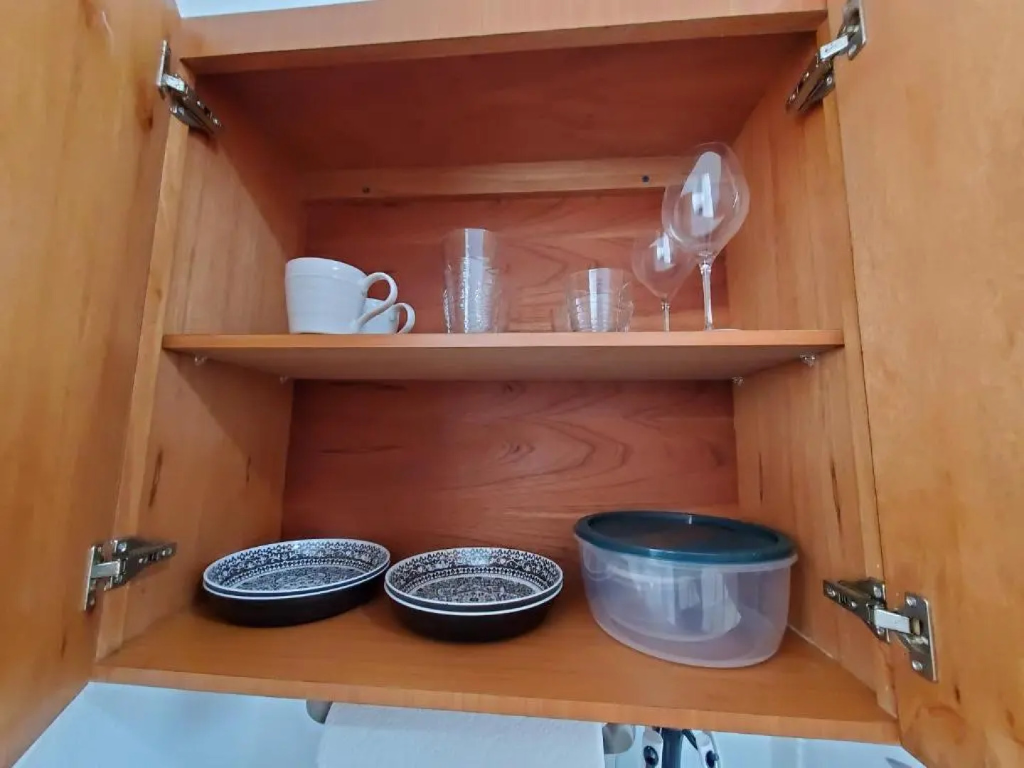 Aguadilla Surfers Lair apt with electricity water AC Wifi 8 minute walk to Crashboat beach