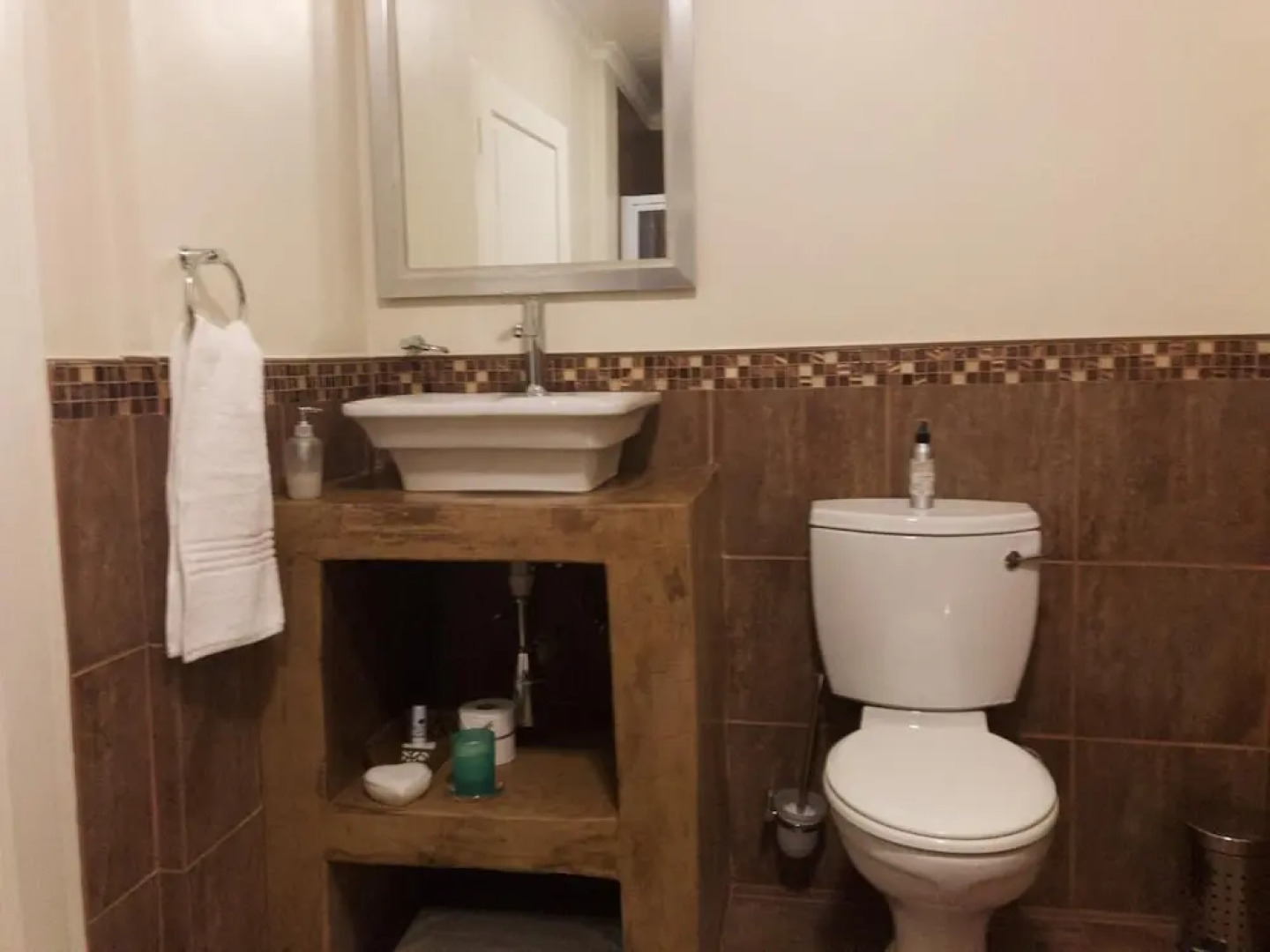 The Hedge Guesthouse