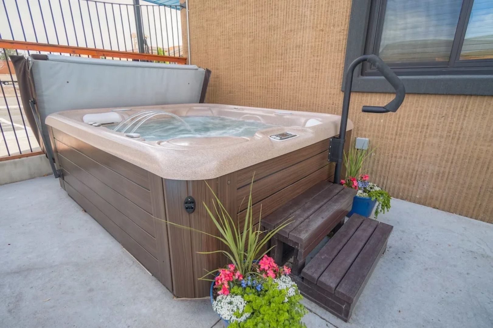 Blue Lakes Inn & Extended Stay