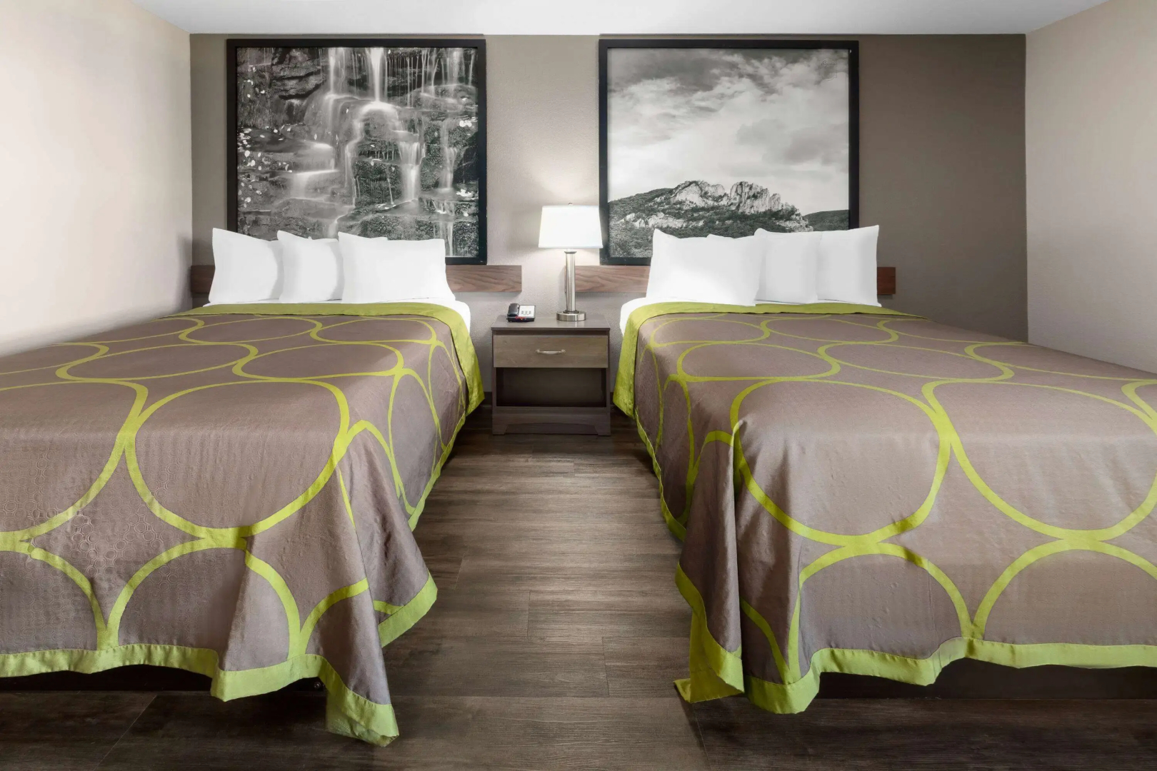 Super 8 by Wyndham Fairmont