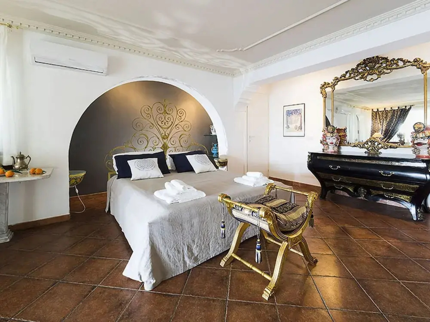 Exclusive Villa With Panoramic Swimming Pool and Hot Tub, Near the Sea