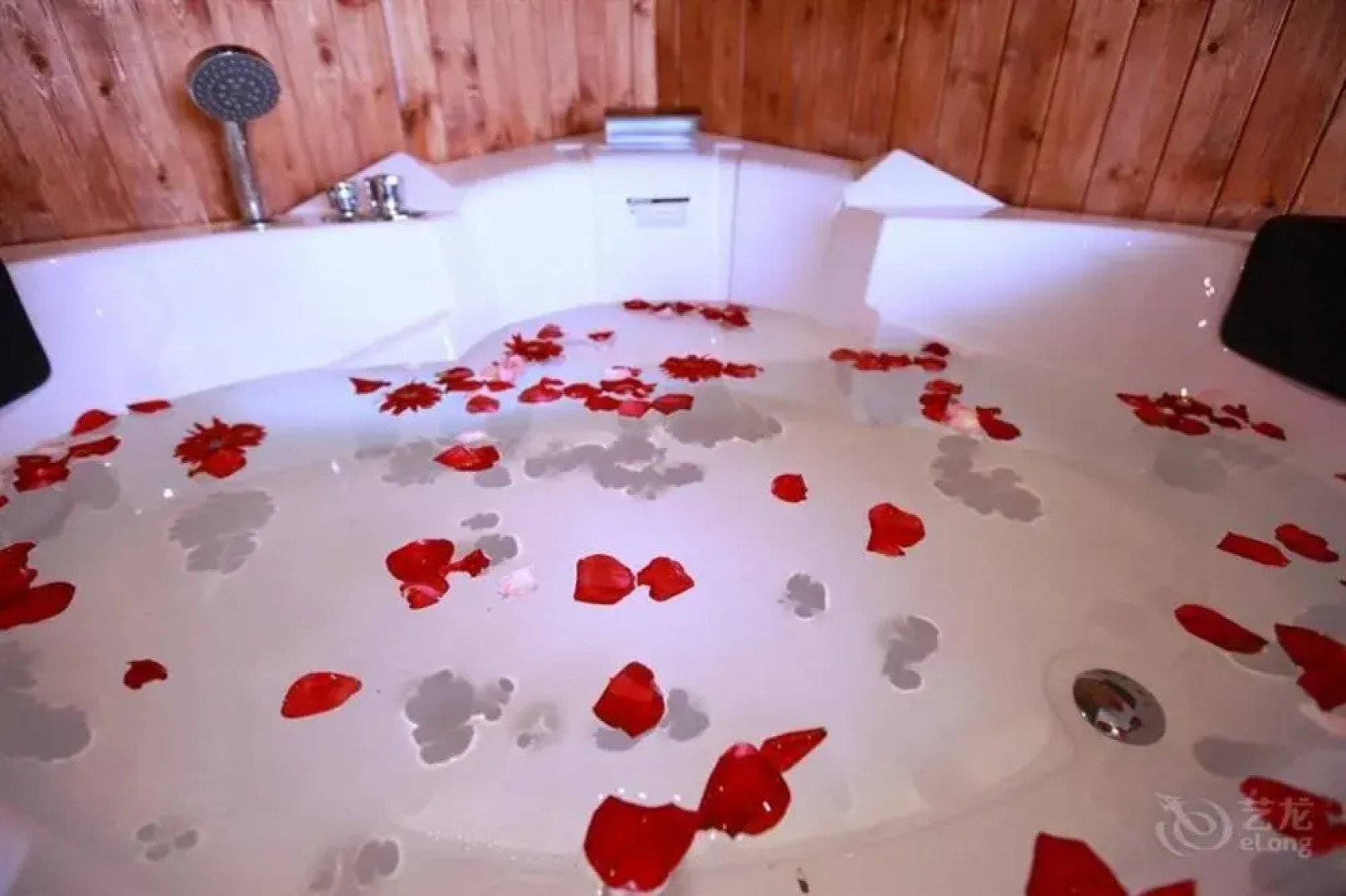 阳光纳里客栈(开封清明上河园店)