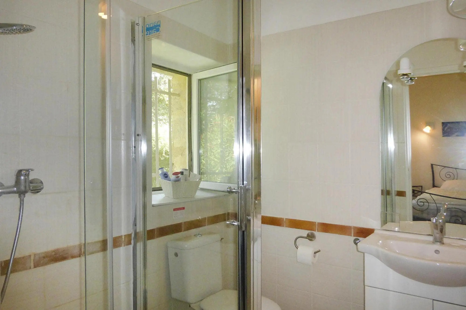 Apartment in Caderousse With Pool