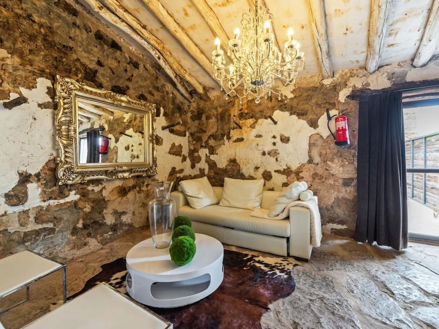 Rustic Cottage in Fraga With Private Garden