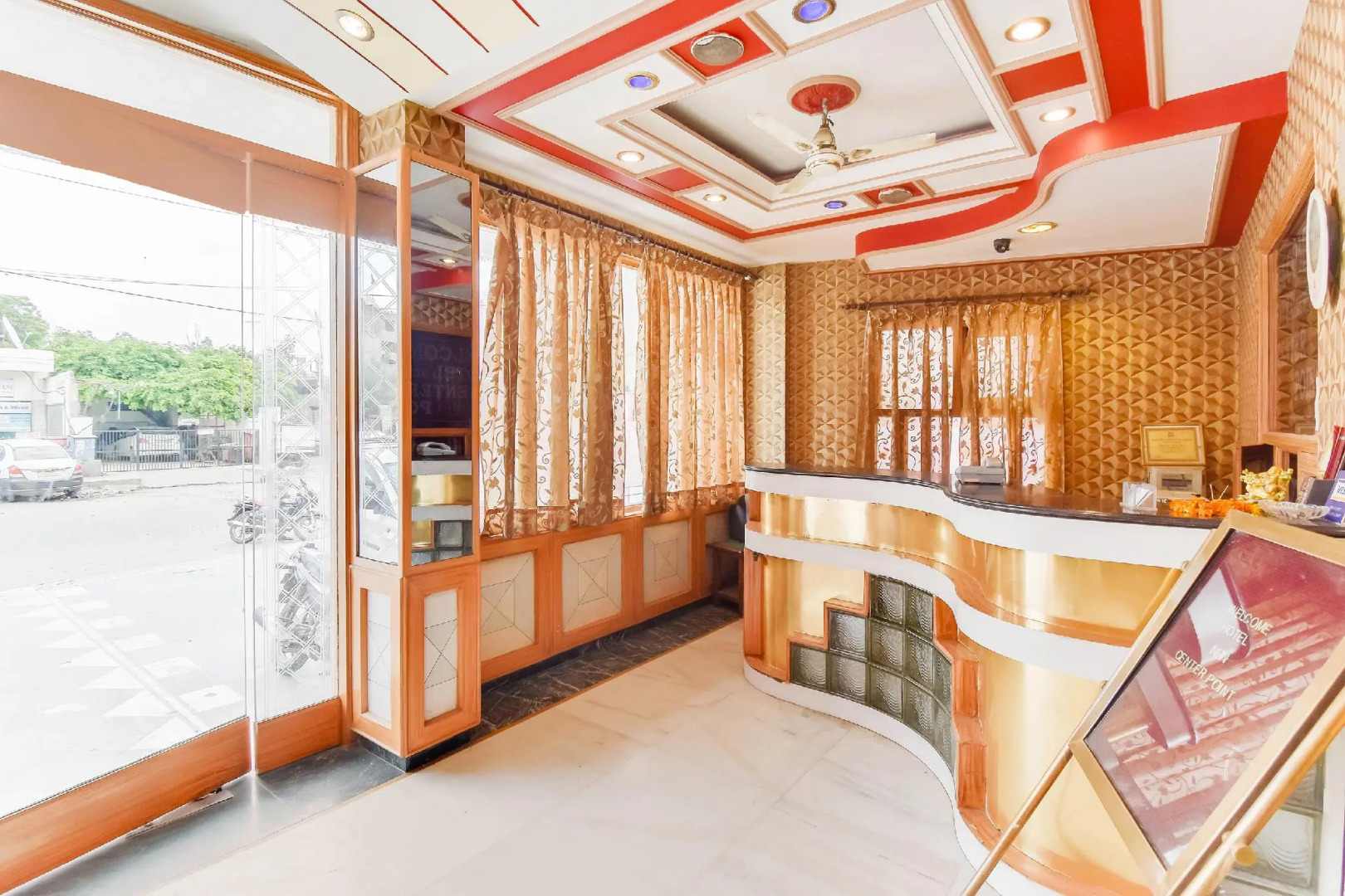 SPOT ON 3054 Hotel New Center Point